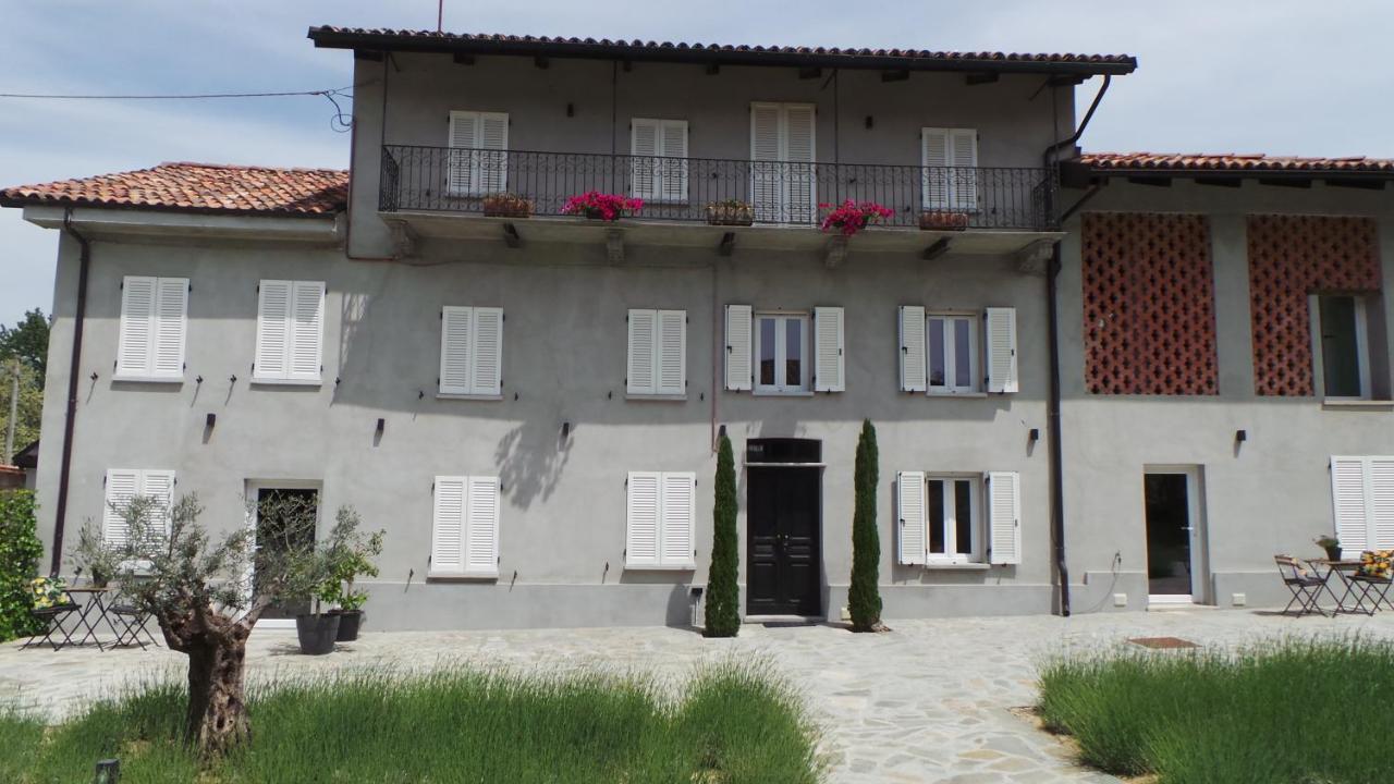 Sotto La Vigna Charm Stay Adults Only Vacation Suite Montegrosso dʼAsti Екстериор снимка